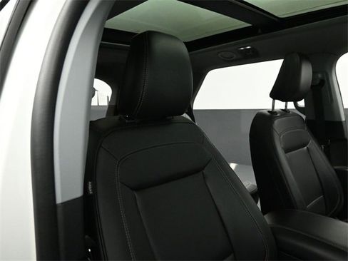 Certified 2021 Ford Explorer XLT w/ Equipment Group 202A image 32