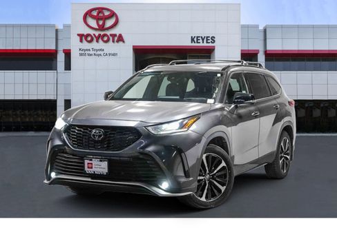 Certified 2022 Toyota Highlander XSE image 1