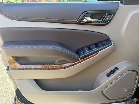 Used 2020 Chevrolet Suburban Premier image 9