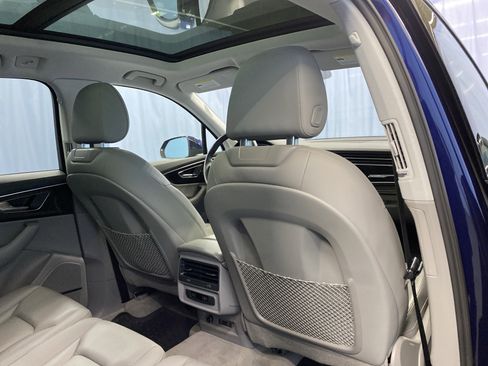 Used 2022 Audi Q7 Premium Plus w/ Premium Plus Package image 38