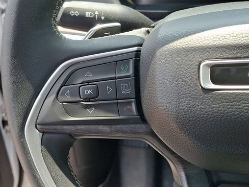 Used 2023 Jeep Grand Cherokee Limited w/ Luxury Tech Group II AWD/4WD image 18
