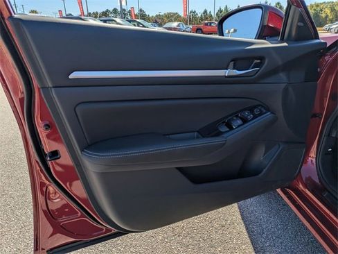 New 2025 Nissan Altima 2.5 SL image 11