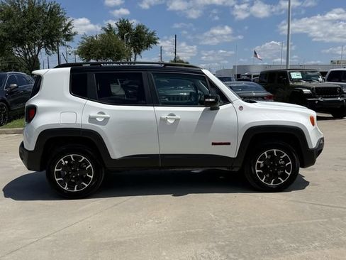 Used 2023 Jeep Renegade Trailhawk AWD/4WD image 3