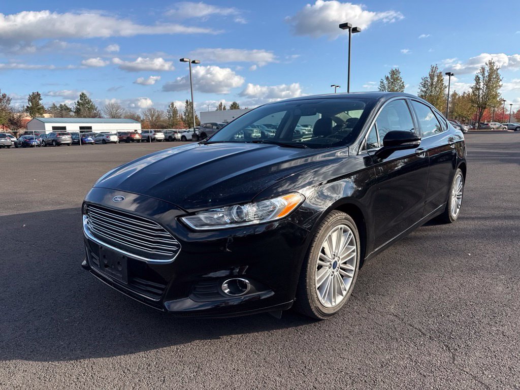 Used 2016 Ford Fusion SE w/ Equipment Group 202A FWD image 3