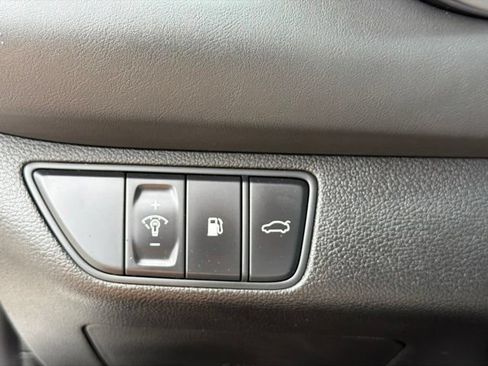 Used 2025 Genesis G70 2.5T RWD image 29