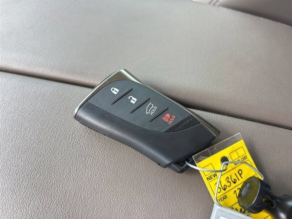Used 2023 Lexus GX 460 Premium w/ Accessory Package AWD/4WD image 27