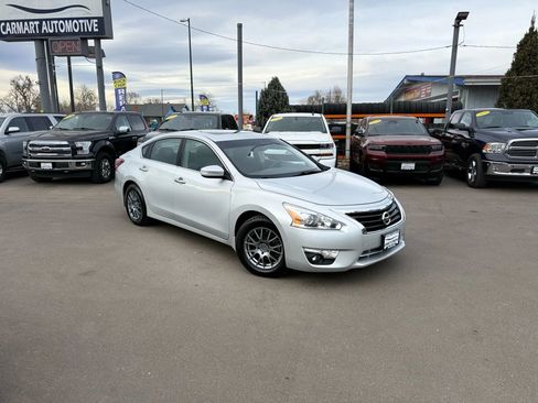 Used 2013 Nissan Altima 3.5 SV w/ Navigation Pkg image 2