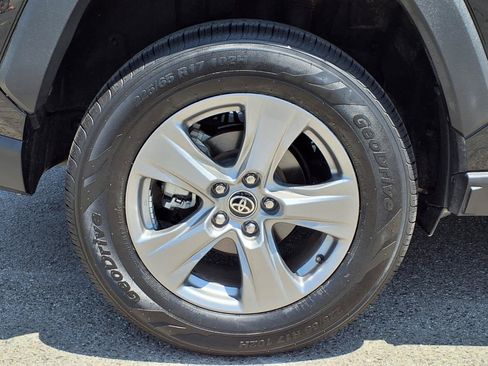 Used 2025 Toyota RAV4 XLE FWD image 7