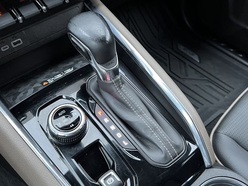 Used 2024 GMC Canyon Denali image 28