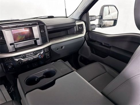 Used 2023 Ford F250 XL w/ XL Chrome Package image 22