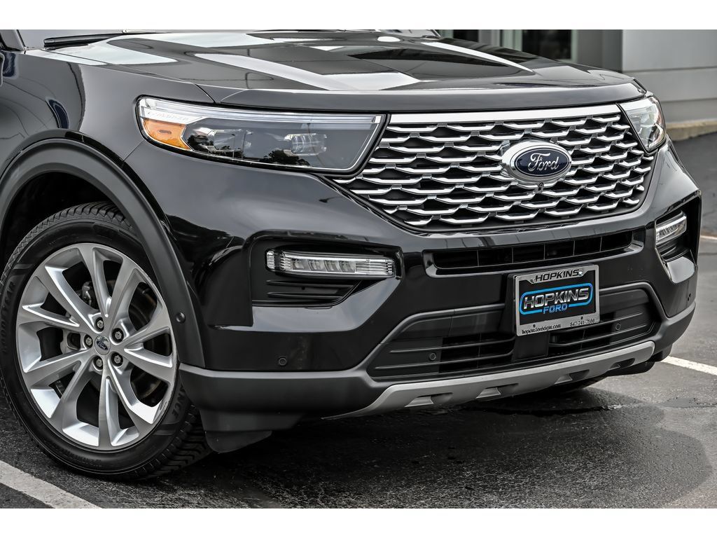 Used 2022 Ford Explorer Platinum w/ Equipment Group 601A AWD/4WD image 2