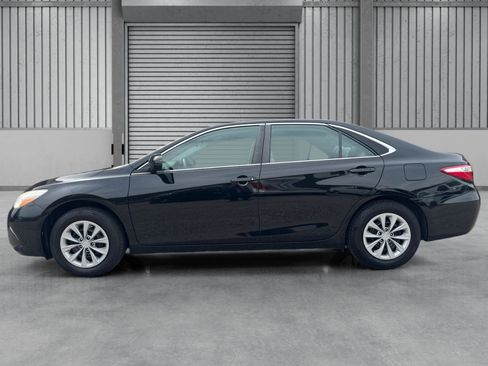 Used 2017 Toyota Camry LE image 27