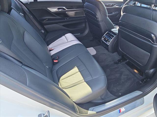 Used 2022 BMW 740i w/ M Sport Package RWD image 22