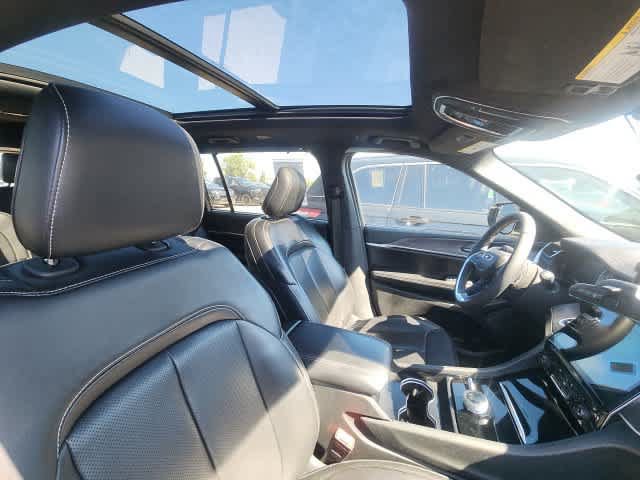 Used 2024 Jeep Grand Cherokee L Limited w/ Luxury Tech Group II AWD/4WD image 14