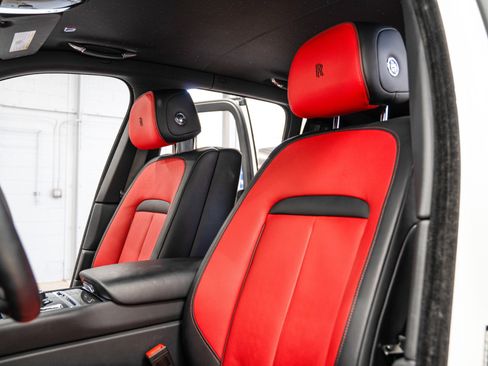 Used 2023 Rolls-Royce Cullinan Black Badge w/ Dark Exterior Package image 20