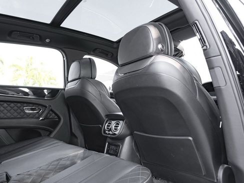 Used 2018 Bentley Bentayga image 47