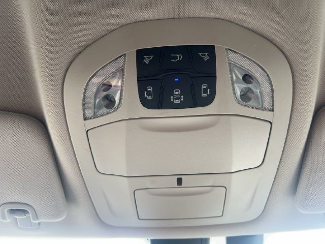 Used 2020 Chrysler Pacifica Touring-L FWD image 3