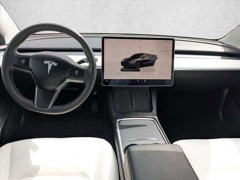 Used 2023 Tesla Model 3 Standard Range image 18