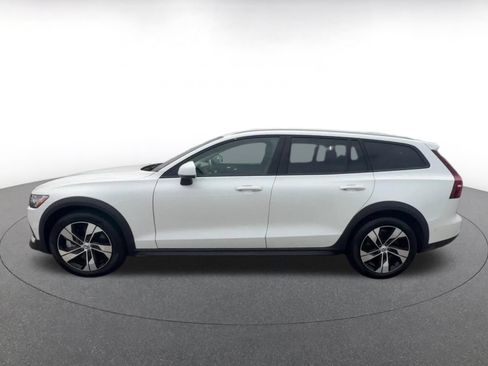 Used 2025 Volvo V60 B5 Cross Country Plus AWD/4WD image 9