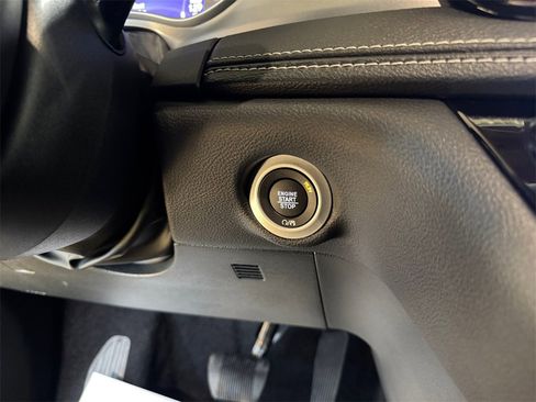 Used 2025 Chrysler Pacifica Select w/ Uconnect Theater Family Group image 29