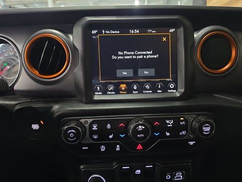 Used 2022 Jeep Gladiator Mojave w/ Cold Weather Group AWD/4WD image 9