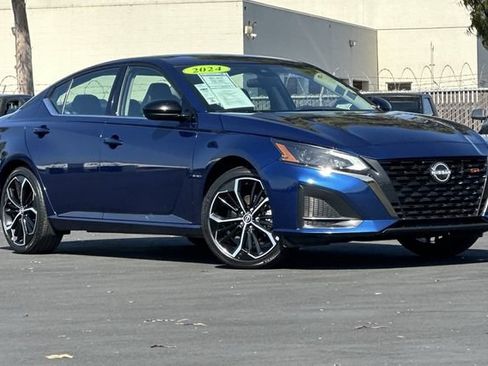 Used 2024 Nissan Altima 2.5 SR FWD image 2