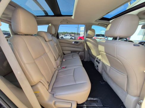 Used 2017 Nissan Pathfinder Platinum image 31