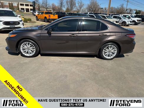 Used 2020 Toyota Camry XLE w/ Four Season Floor Mat Package image 9