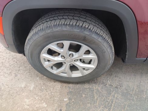 Used 2023 Jeep Grand Cherokee Limited image 9