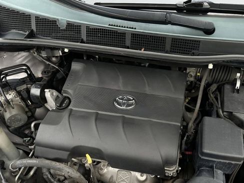 Used 2015 Toyota Sienna Limited Premium image 46