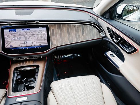 Certified 2025 Mercedes-Benz E 350 4MATIC Sedan image 15