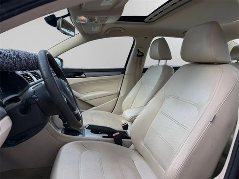 Used 2014 Volkswagen Passat 1.8T SE image 9