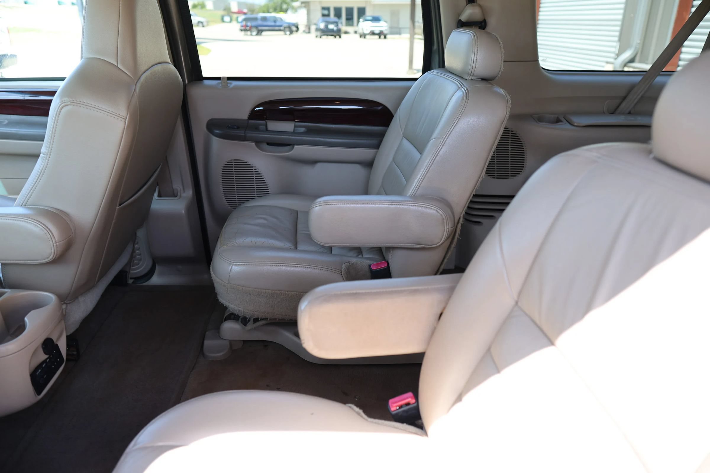 Used 2004 Ford Excursion Limited AWD/4WD image 32
