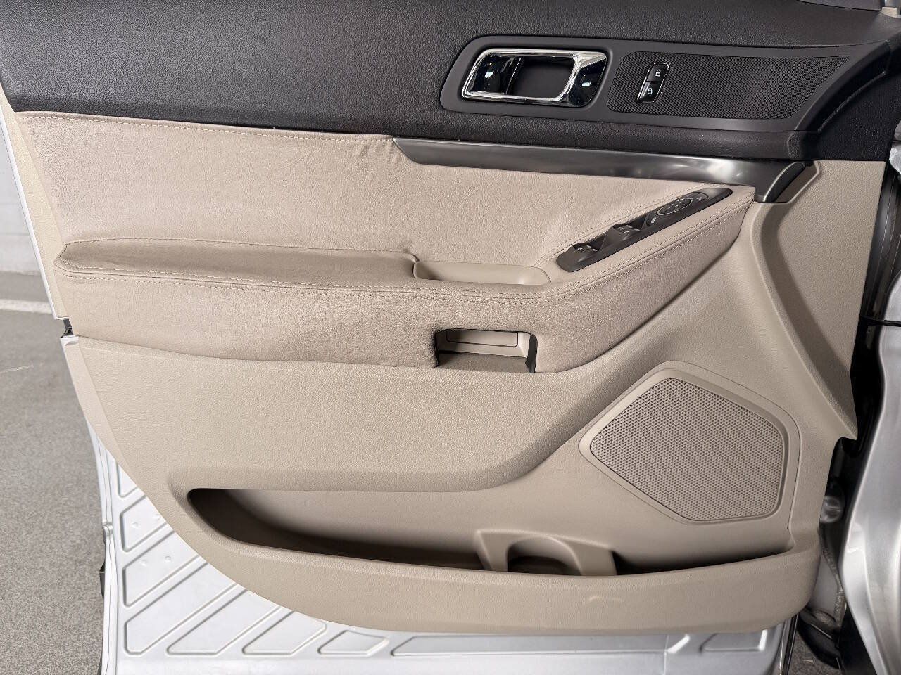 Used 2013 Ford Explorer FWD image 13