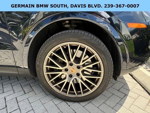 Used 2022 Porsche Cayenne S Platinum image 5