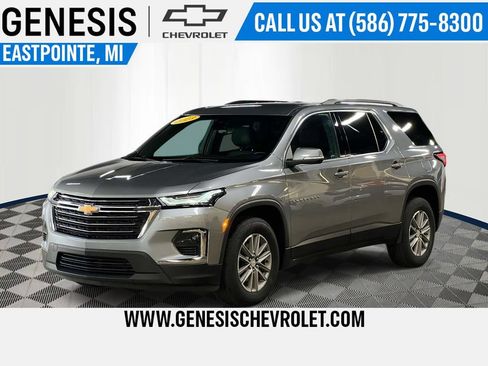 Used 2023 Chevrolet Traverse LT FWD image 1