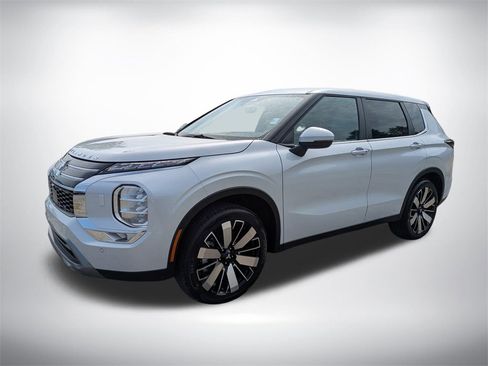 New 2025 Mitsubishi Outlander SE image 7