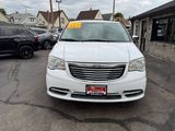 Used 2014 Chrysler Town & Country Touring-L image 2