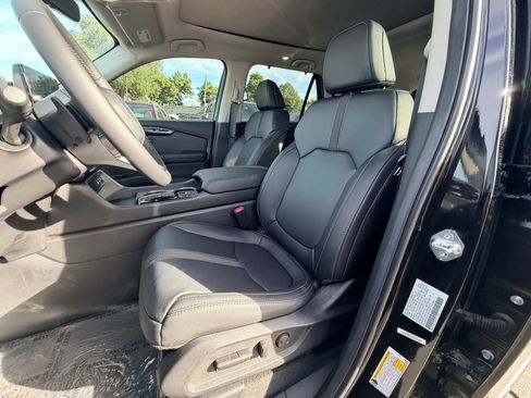 Used 2025 Honda Pilot Touring image 10