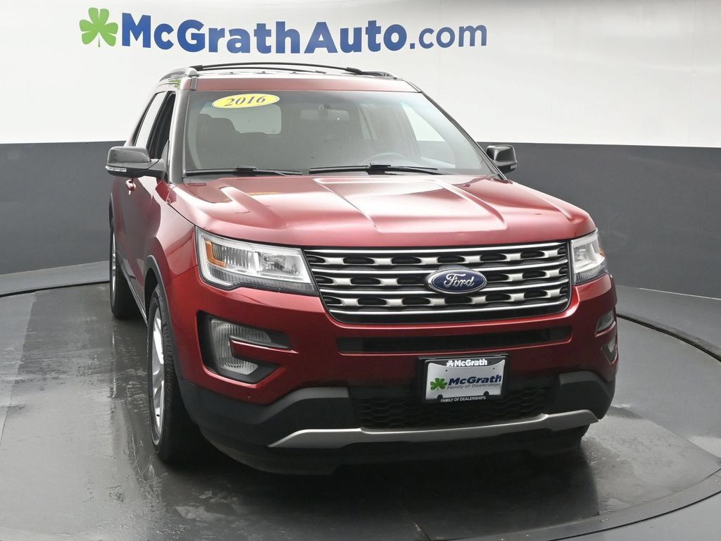Used 2016 Ford Explorer XLT w/ Equipment Group 202A FWD image 5