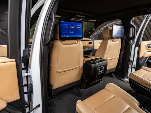 Used 2023 Chevrolet Suburban Premier w/ Premium Package image 36