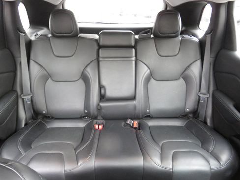 Used 2019 Jeep Cherokee Limited image 21