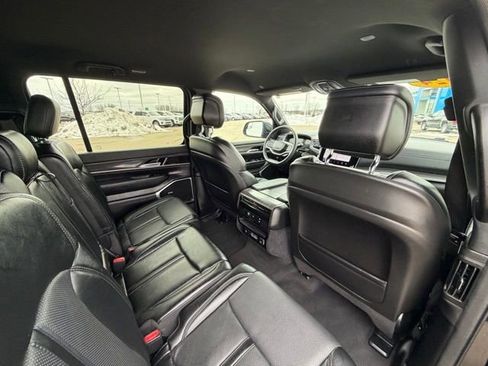 Used 2024 Jeep Wagoneer L Series II image 26