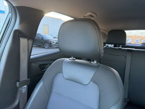 Used 2025 Chevrolet Trax LT w/ LT Convenience Package image 51