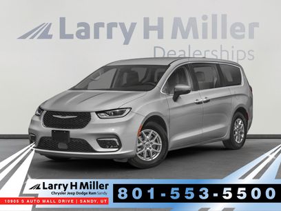 Used 2023 Chrysler Pacifica Limited w/ S Appearance Package