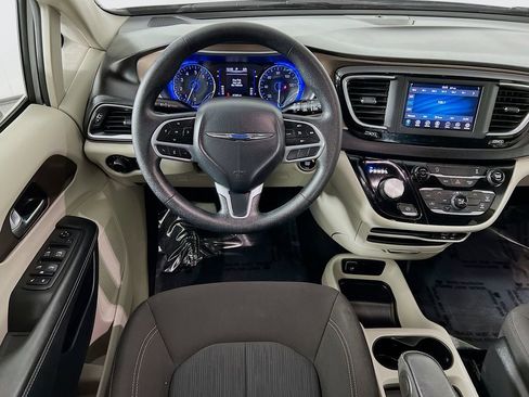 Used 2020 Chrysler Voyager LX image 20