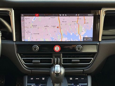 Certified 2024 Porsche Macan image 14