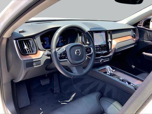 Used 2023 Volvo XC60 B5 Ultimate w/ Climate Package FWD image 18