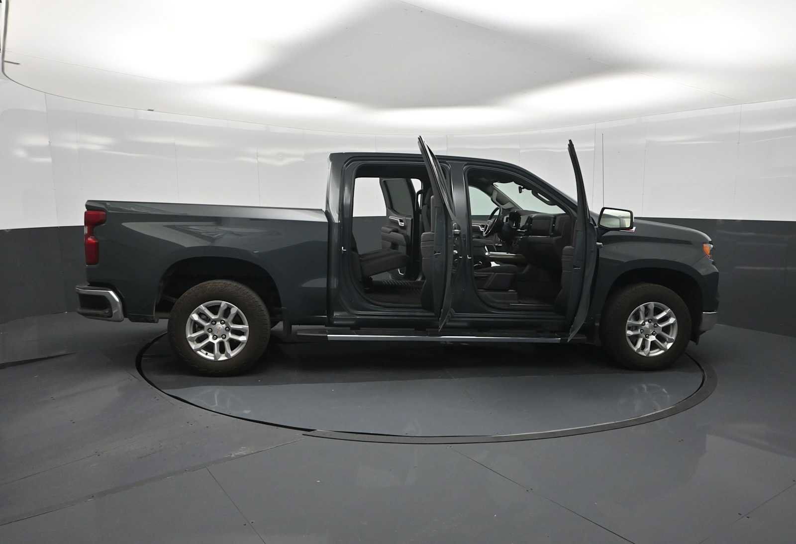 Used 2025 Chevrolet Silverado 1500 LT w/ Z71 Off-Road Package AWD/4WD image 28