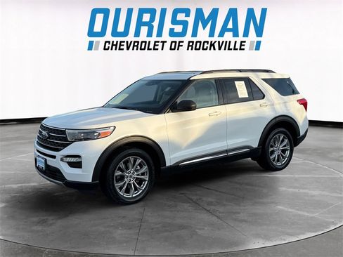 Used 2020 Ford Explorer XLT w/ Equipment Group 202A image 2